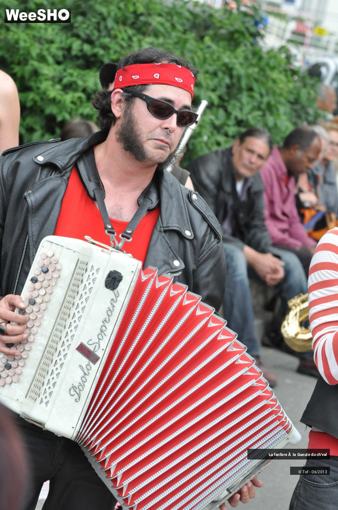 44/56 photos du spectacle La fanfare à la Gueule du ch'val